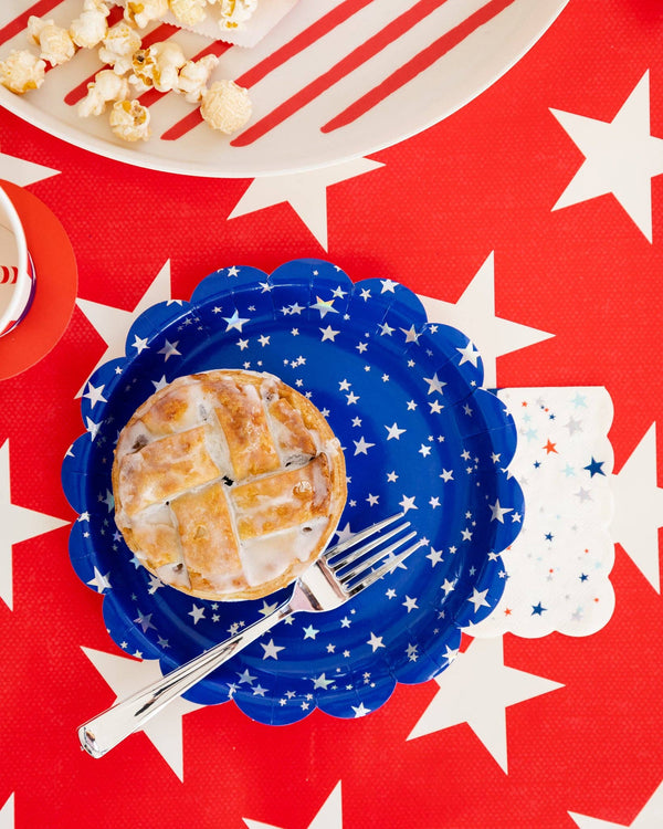 Red/Blue Sparklers Scallop Plates, 8pk