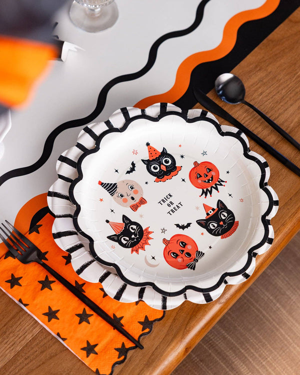 Vintage Halloween Characters Dinner Plates, 8pk