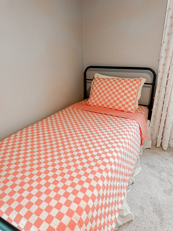 D&D Pink Checks Adult Blanket