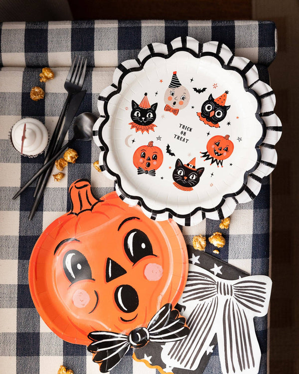 Vintage Halloween Characters Dinner Plates, 8pk