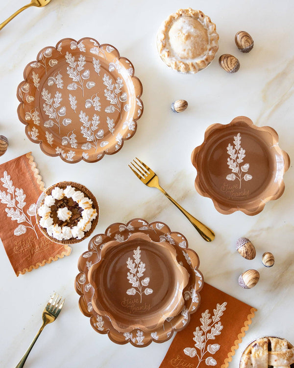 Acorns Scalloped Circle Paper Plate, 8pk